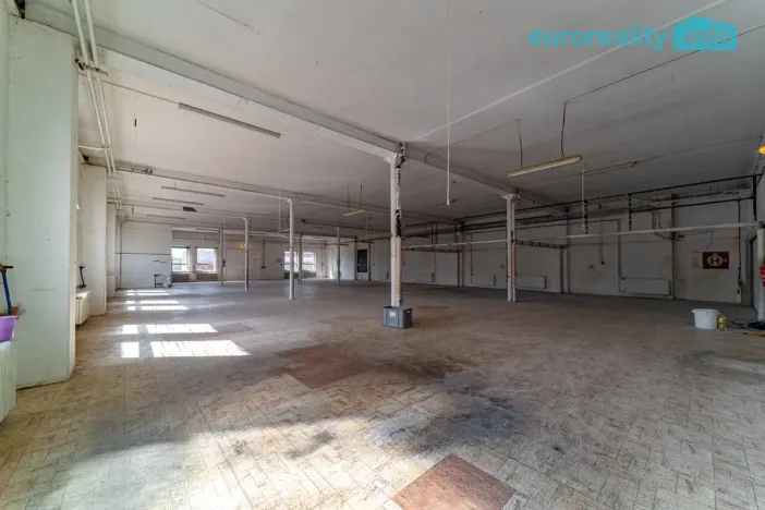 Pronájem skladu, Mariánské Lázně, třída Vítězství, 607 m2