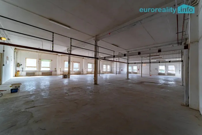 Pronájem skladu, Mariánské Lázně, třída Vítězství, 607 m2