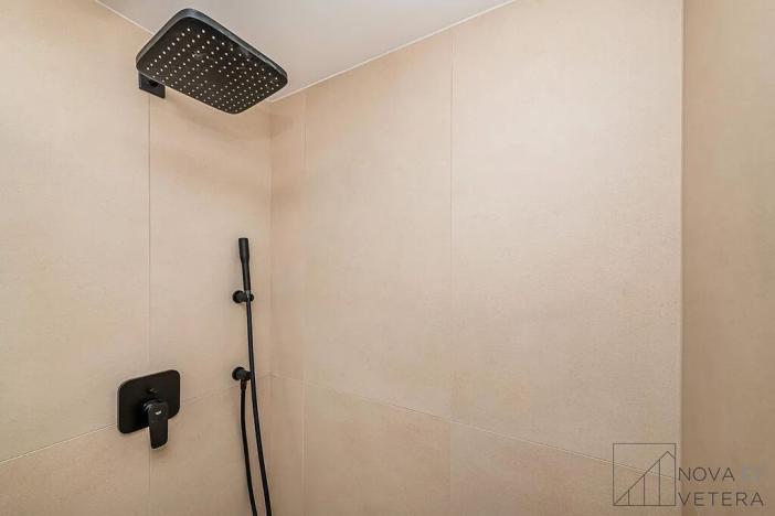 Prodej bytu 2+kk, Praha - Kobylisy, Třeboradická, 48 m2