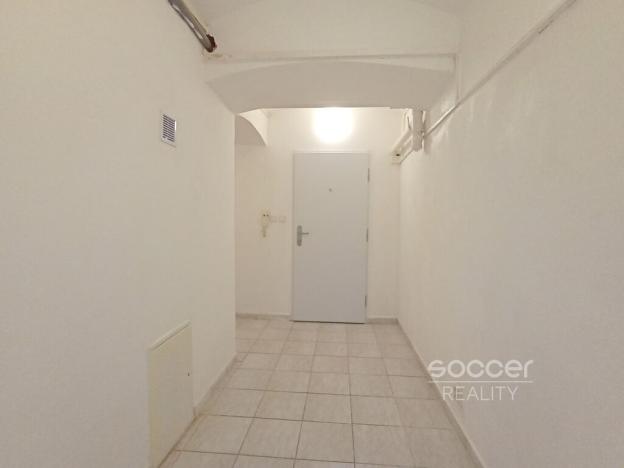 Pronájem kanceláře, Praha - Holešovice, Kamenická, 42 m2