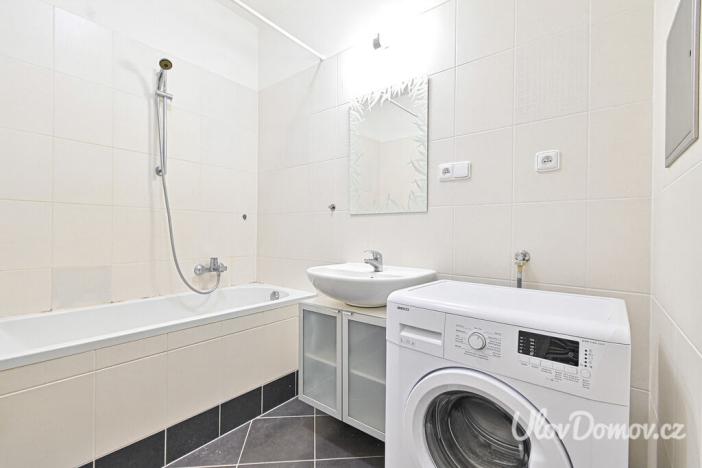 Prodej bytu 1+kk, Praha - Horní Měcholupy, Modenská, 35 m2