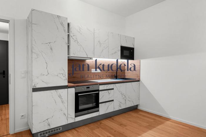 Pronájem bytu 1+kk, Brno, Bratislavská, 36 m2