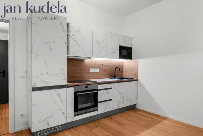 Pronájem bytu 1+kk, Brno, Bratislavská, 36 m2