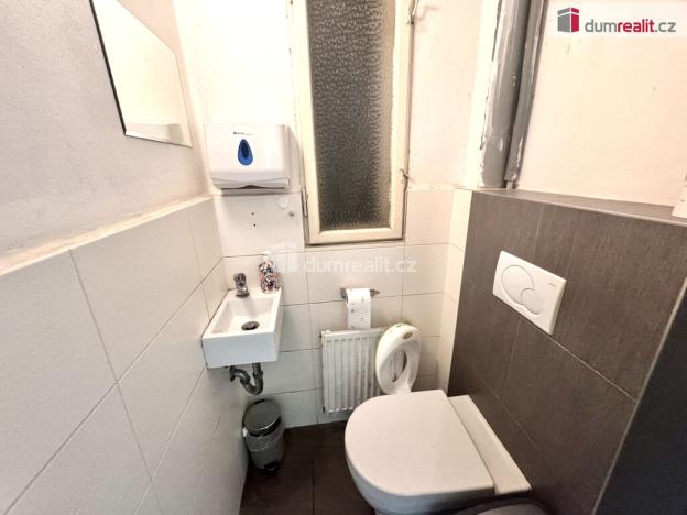 Pronájem obchodního prostoru, Praha - Vinohrady, Bělehradská, 411 m2