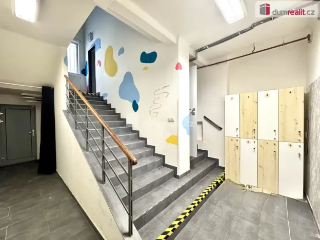 Pronájem obchodního prostoru, Praha - Vinohrady, Bělehradská, 411 m2