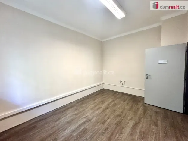 Pronájem obchodního prostoru, Praha - Vinohrady, Bělehradská, 411 m2