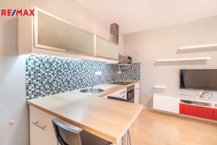 Pronájem bytu 1+kk, Praha, Ingrišova, 32 m2