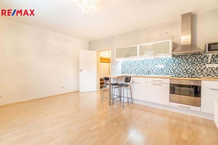 Pronájem bytu 1+kk, Praha, Ingrišova, 32 m2