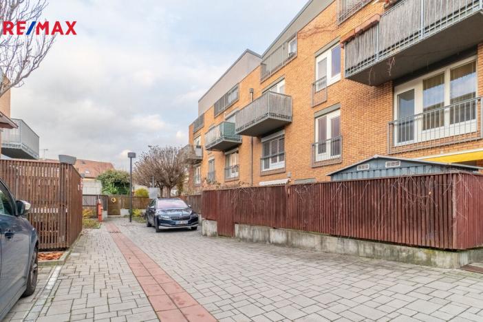 Pronájem bytu 1+kk, Praha, Ingrišova, 32 m2