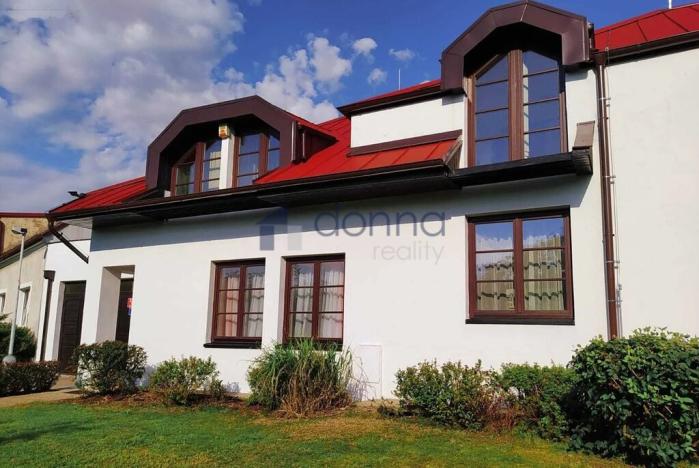 Pronájem rodinného domu, Praha, Nad šejdrem, 252 m2