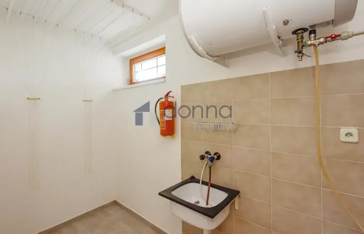 Pronájem rodinného domu, Praha, Nad šejdrem, 252 m2