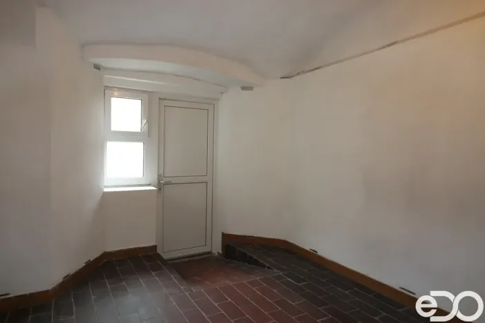 Pronájem obchodního prostoru, Mladá Vožice, Husovo náměstí, 50 m2