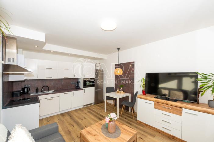 Pronájem bytu 2+kk, Trutnov - Střední Předměstí, Michnova, 38 m2