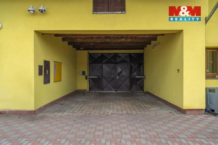 Prodej činžovního domu, Černčice, Husova, 732 m2