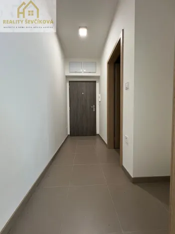 Pronájem bytu 1+kk, Hradec Králové, V Koutech, 35 m2