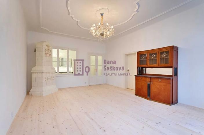 Pronájem bytu 2+1, Jindřichův Hradec, nám. Míru, 71 m2