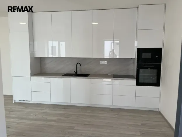 Prodej bytu 2+kk, Zlín, Tyršovo nábřeží, 66 m2