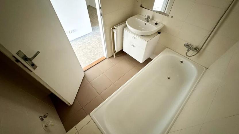 Pronájem bytu 2+1, Praha - Černý Most, Maňákova, 77 m2