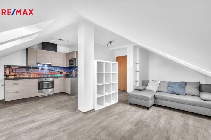 Pronájem bytu 1+kk, Milovice - Mladá, Slepá, 42 m2