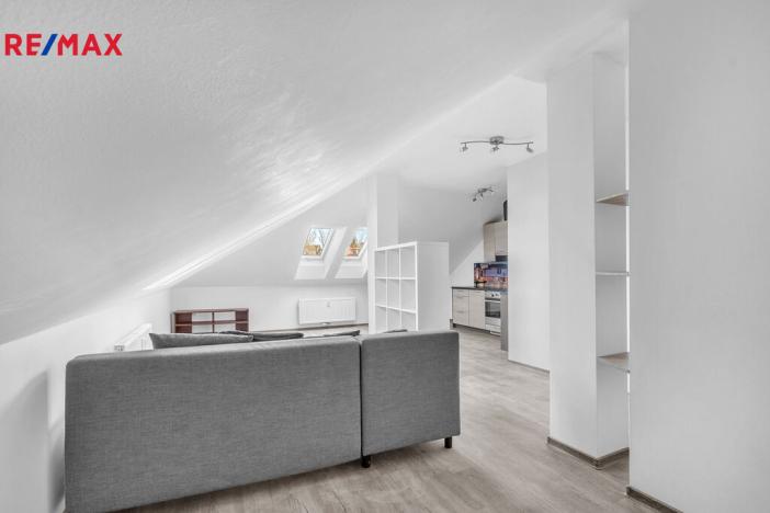 Pronájem bytu 1+kk, Milovice - Mladá, Slepá, 42 m2