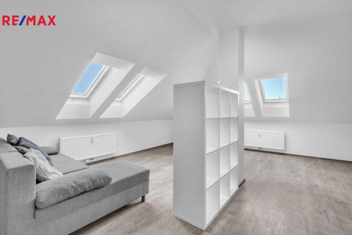 Pronájem bytu 1+kk, Milovice - Mladá, Slepá, 42 m2