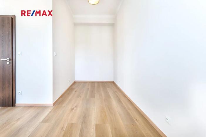 Pronájem bytu 1+kk, Praha - Libeň, náměstí Dr. Václava Holého, 27 m2