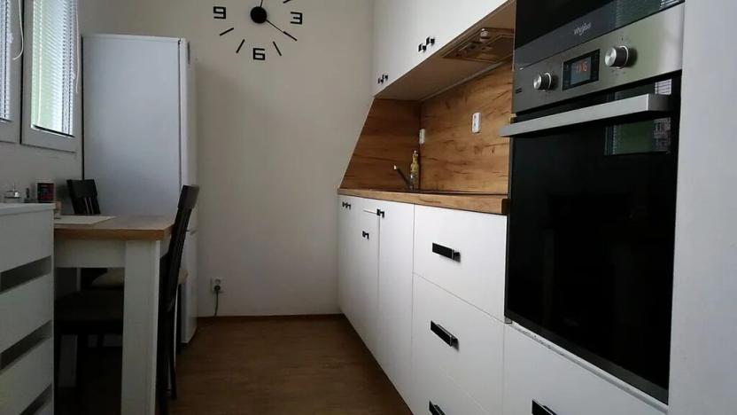 Pronájem bytu 1+1, Brno, Brožíkova, 38 m2