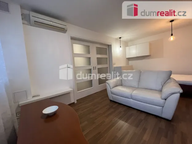 Pronájem bytu 1+1, Kralupy nad Vltavou, sídl. Hůrka, 41 m2