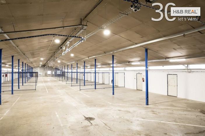 Pronájem skladu, Slušovice, 1200 m2