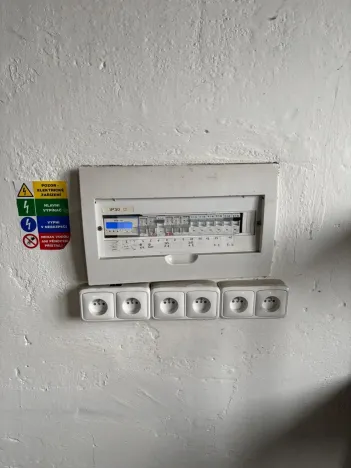 Pronájem skladu, Praha, U vinných sklepů, 35 m2