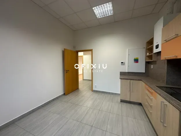 Pronájem kanceláře, Brno, Traťová, 204 m2