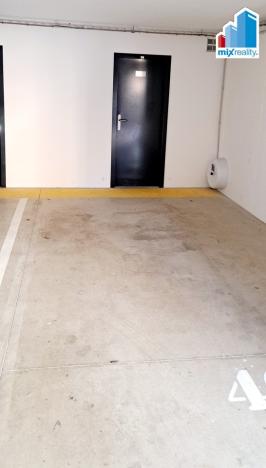 Pronájem garážového stání, Plzeň - Jižní Předměstí, Na Jíkalce, 15 m2
