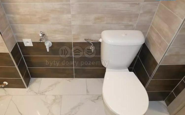 Prodej bytu 3+1, Týnec nad Labem, Masarykovo náměstí, 72 m2