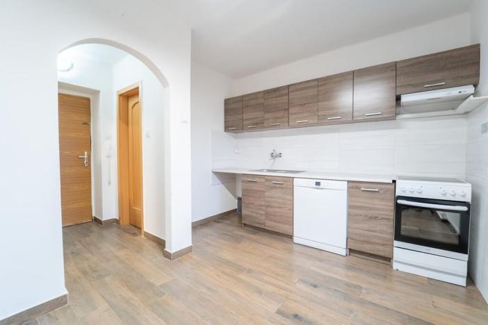 Pronájem bytu 3+1, Chvaletice, Obránců míru, 54 m2