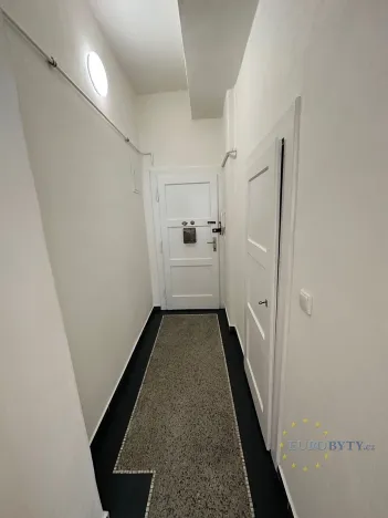 Pronájem bytu 1+kk, Praha - Nusle, V Horkách, 32 m2