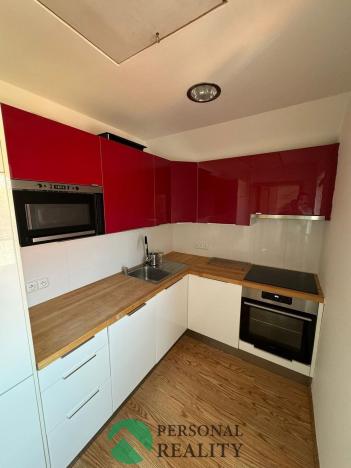 Pronájem bytu 3+1, Pardubice, Štrossova, 79 m2