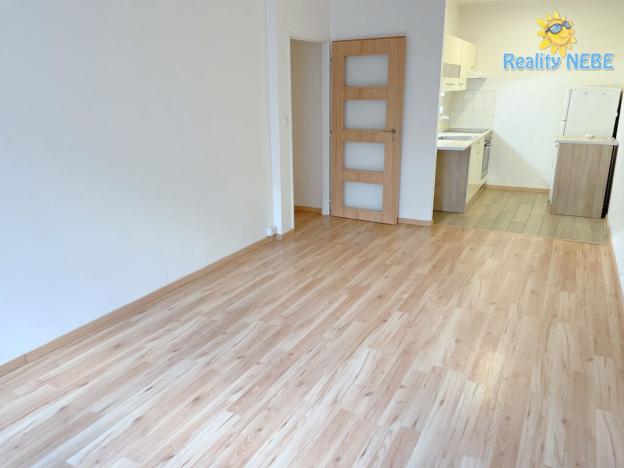 Pronájem bytu 2+kk, Praha - Smíchov, U Demartinky, 47 m2