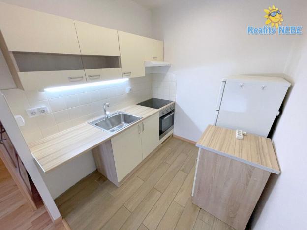 Pronájem bytu 2+kk, Praha - Smíchov, U Demartinky, 47 m2