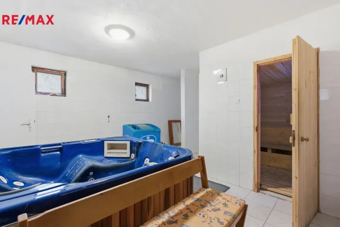 Prodej ubytování, Nová Role - Mezirolí, 795 m2