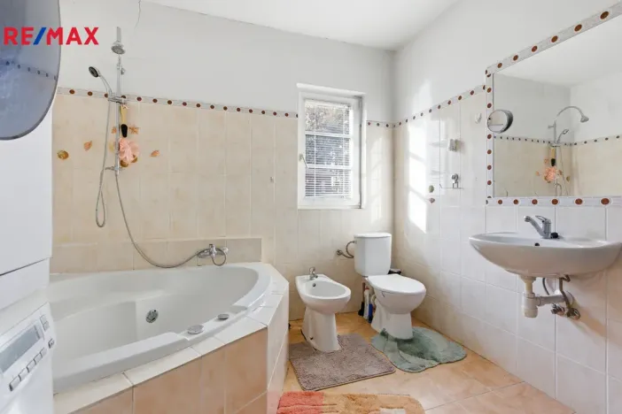 Prodej ubytování, Nová Role - Mezirolí, 795 m2