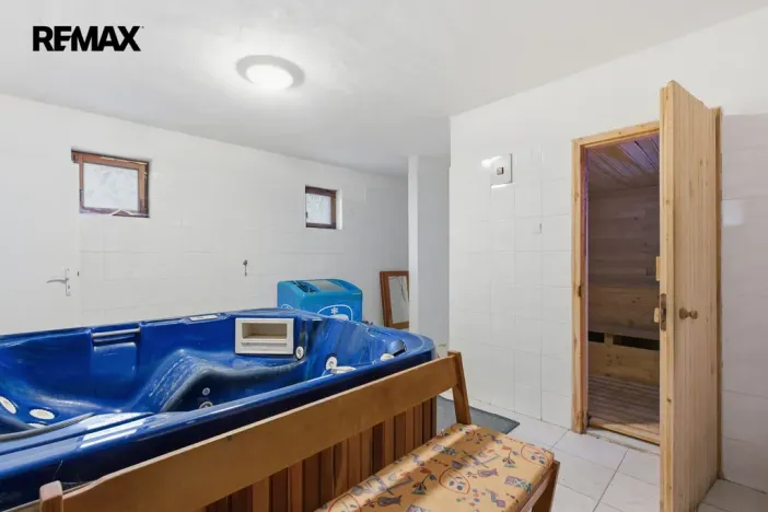 Prodej ubytování, Nová Role - Mezirolí, 795 m2