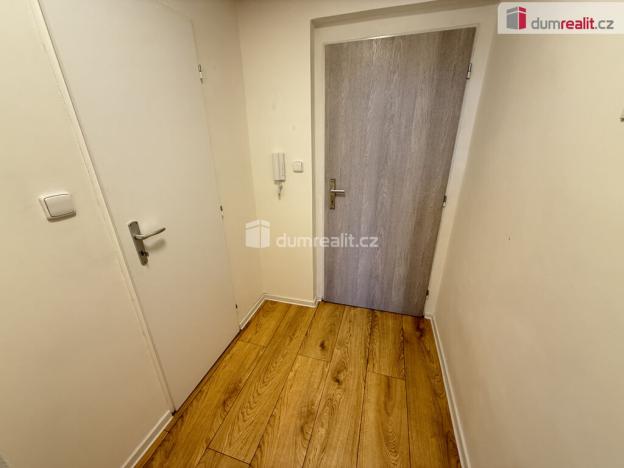 Pronájem bytu 1+1, Praha - Smíchov, Na Valentince, 35 m2