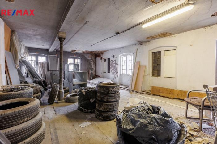 Prodej výrobních prostor, Karlovy Vary - Rybáře, Sokolovská, 1766 m2