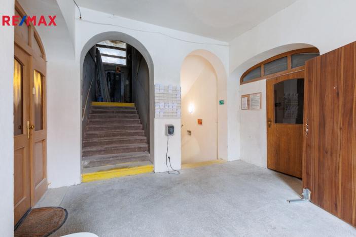 Prodej výrobních prostor, Karlovy Vary - Rybáře, Sokolovská, 1766 m2