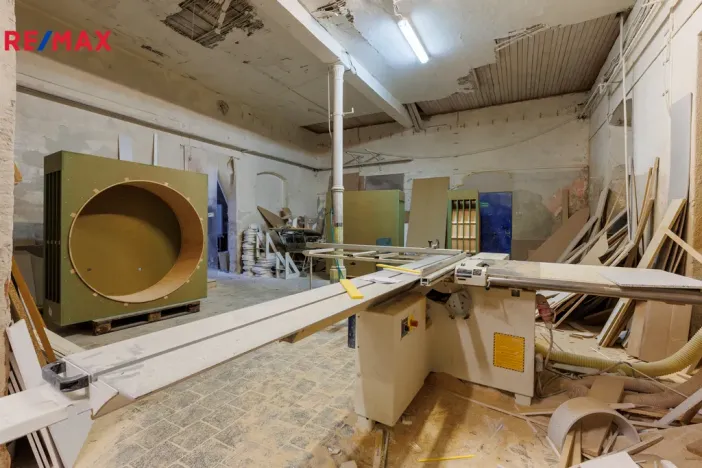 Prodej výrobních prostor, Karlovy Vary - Rybáře, Sokolovská, 1766 m2