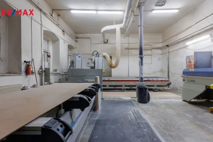 Prodej výrobních prostor, Karlovy Vary - Rybáře, Sokolovská, 1766 m2