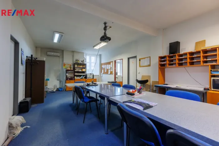 Prodej výrobních prostor, Karlovy Vary - Rybáře, Sokolovská, 1766 m2