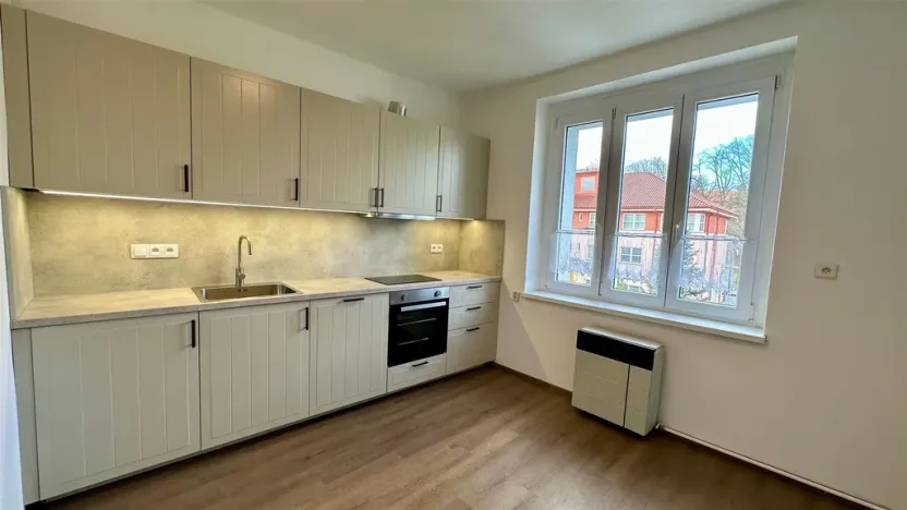 Pronájem bytu 2+1, Cheb, Májová, 63 m2