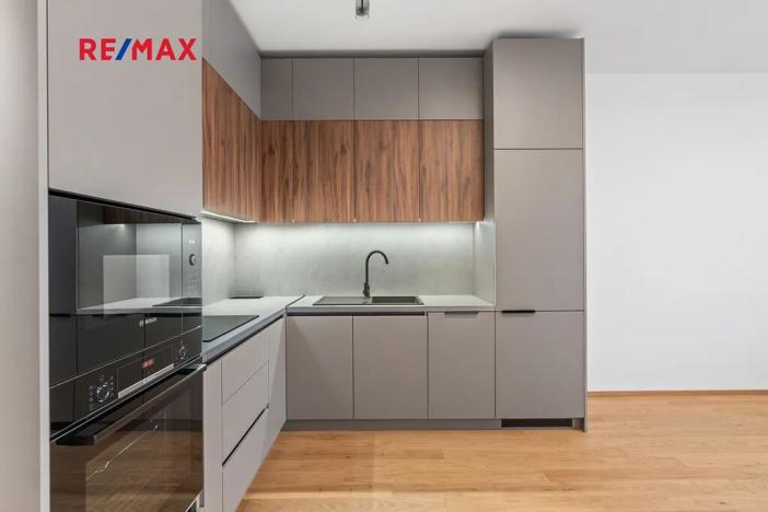 Pronájem bytu 2+kk, Praha - Radlice, U Komína, 54 m2