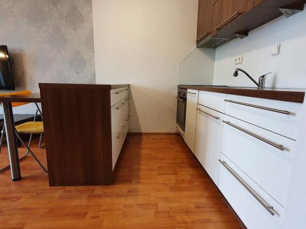 Pronájem bytu 1+kk, Praha, Na Slatince, 36 m2